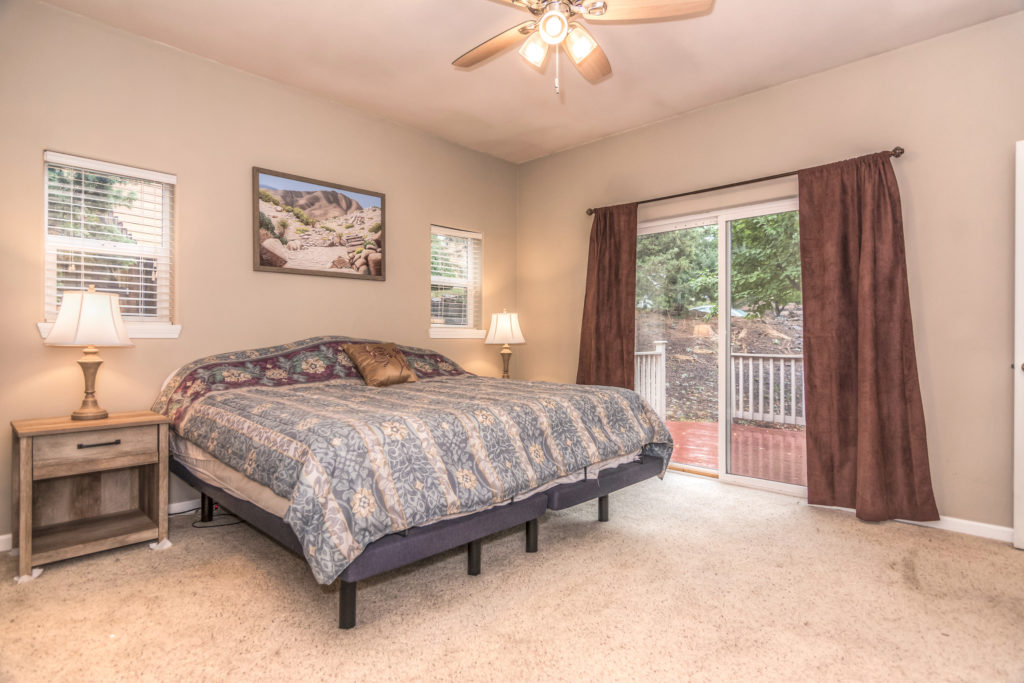 Master bedroom in NE Bend executive rental