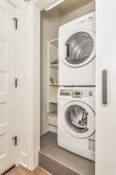laundry room in Northwest Crossing townhouse executive rental