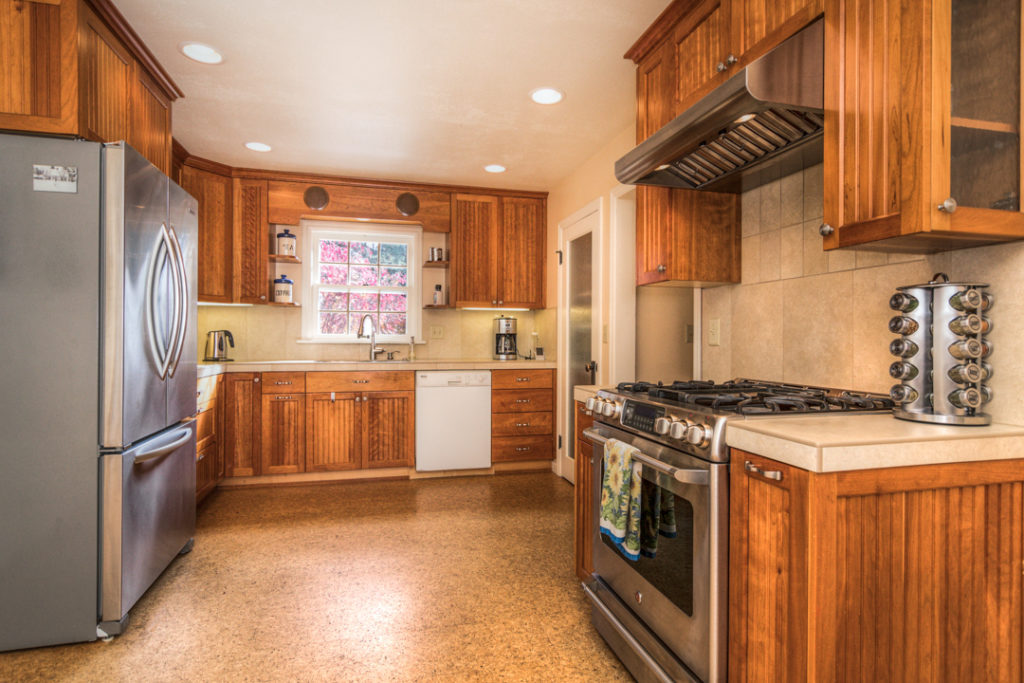 spacious kitchen of furnished executive rental in Bend