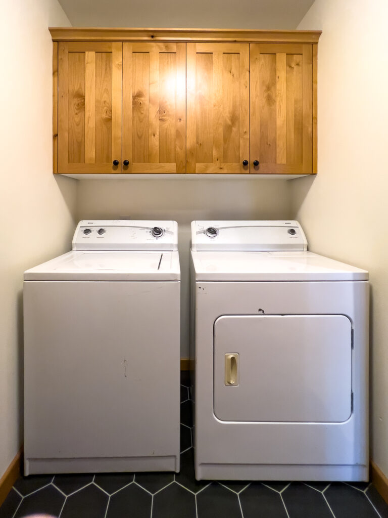 Laundry in southwest Bend furnished executive rental