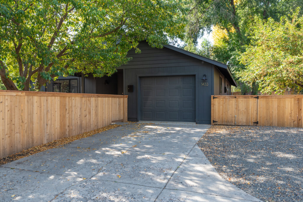 Single car attached garage in this Northwest Bend executive rental