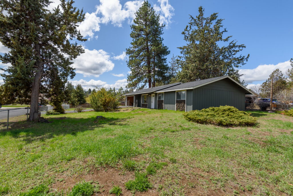This rental on the south side of Bend has a huge yard that is fully fenced on one side and mostly fenced on the other