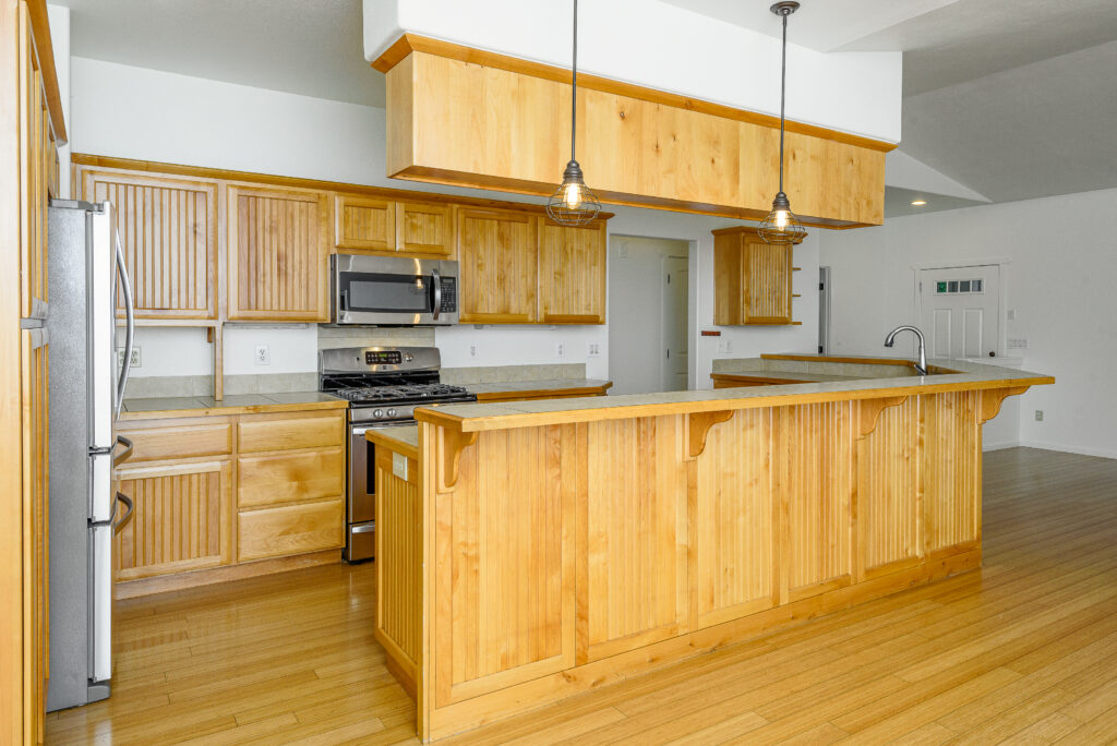 There are stainless steel appliances in the kitchen of this Redmond Oregon rental