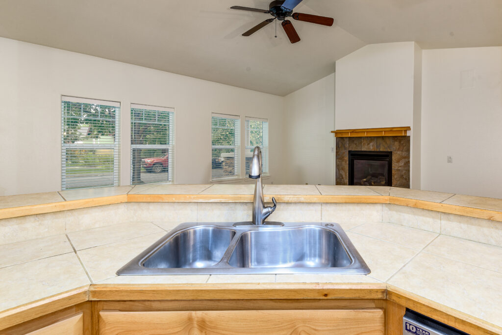 This Redmond Oregon rental has an open floor plan with vaulted ceilings and and office.